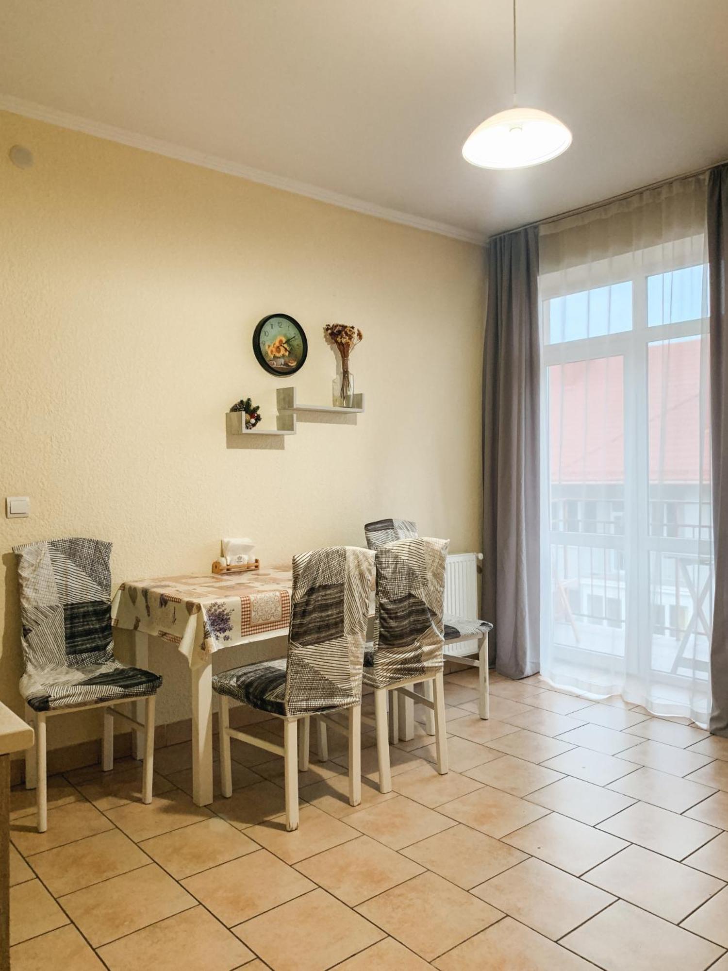 Apartments Domovik Parkaniya, 2A Moekatsjeve Buitenkant foto