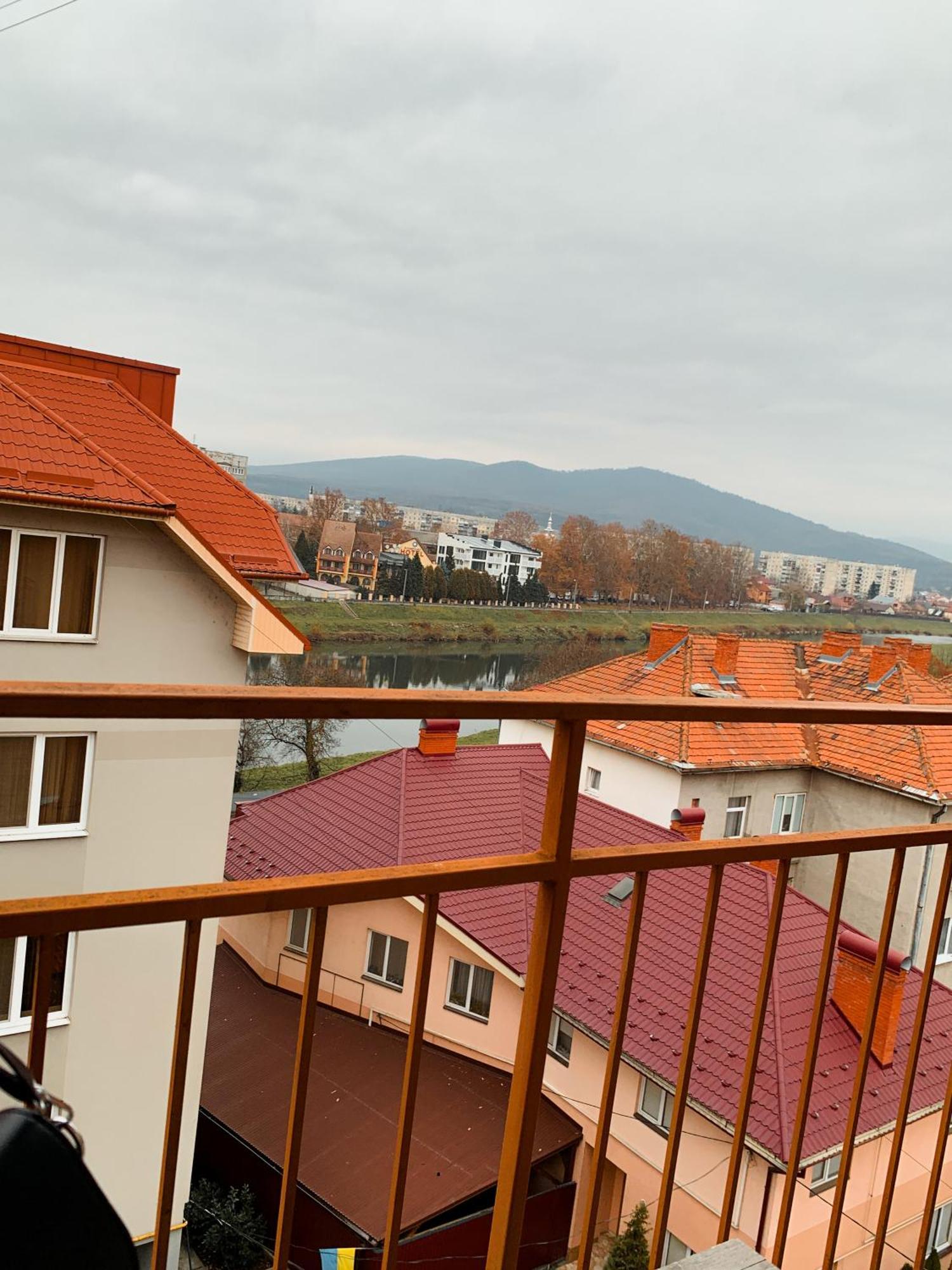 Apartments Domovik Parkaniya, 2A Moekatsjeve Buitenkant foto