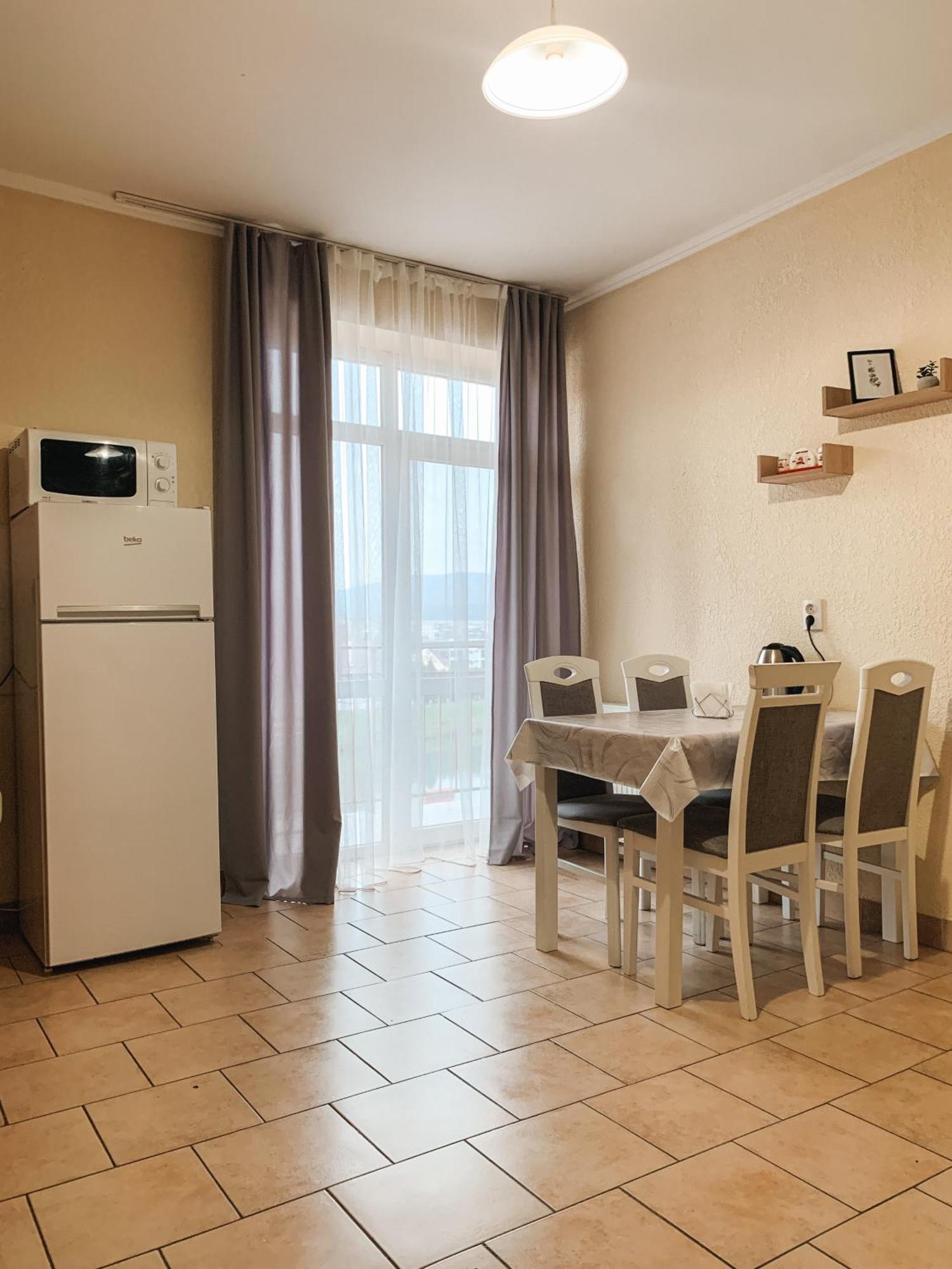 Apartments Domovik Parkaniya, 2A Moekatsjeve Buitenkant foto